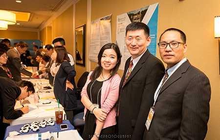 米乐YY易游SAPA年会代表：左→右： 刘雯颖博士、汪俊博士、王建峰博士
