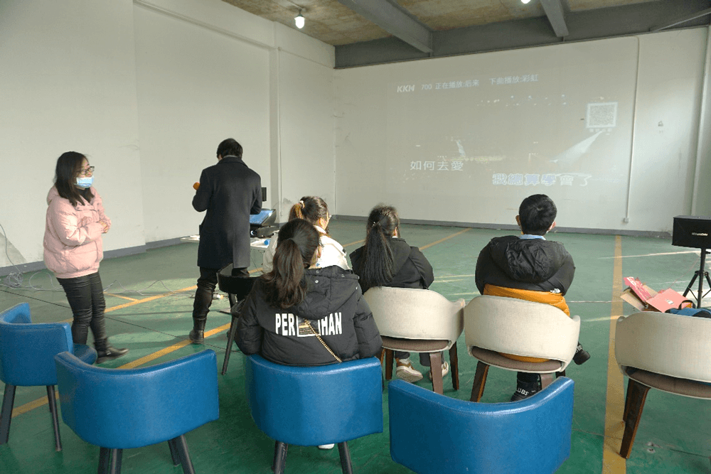 在春节 “乐七天” 运动中，，，，，，，，米乐YY易游给留沪过春节的员工准备了富厚多彩的运动